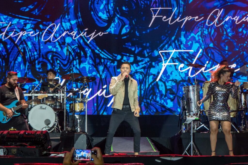Show de Felipe Araújo, em Pontal do Paraná
