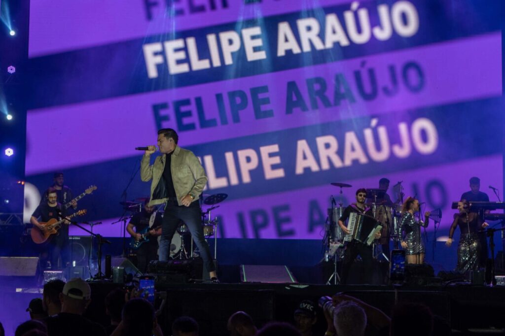 Show de Felipe Araújo, em Pontal do Paraná