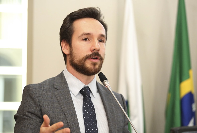 vitor puppi finançcas contas Greca divulgação