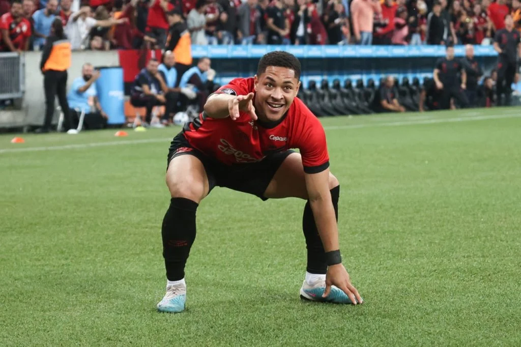 vitor roque