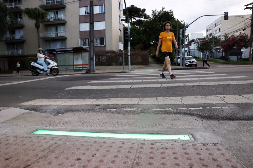LUZ PARA TRAVESSIA