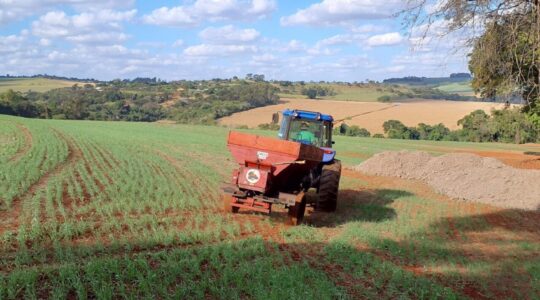 20250317_-_uso_do_lodo_na_agricultura_-_8_aplicacao_trator