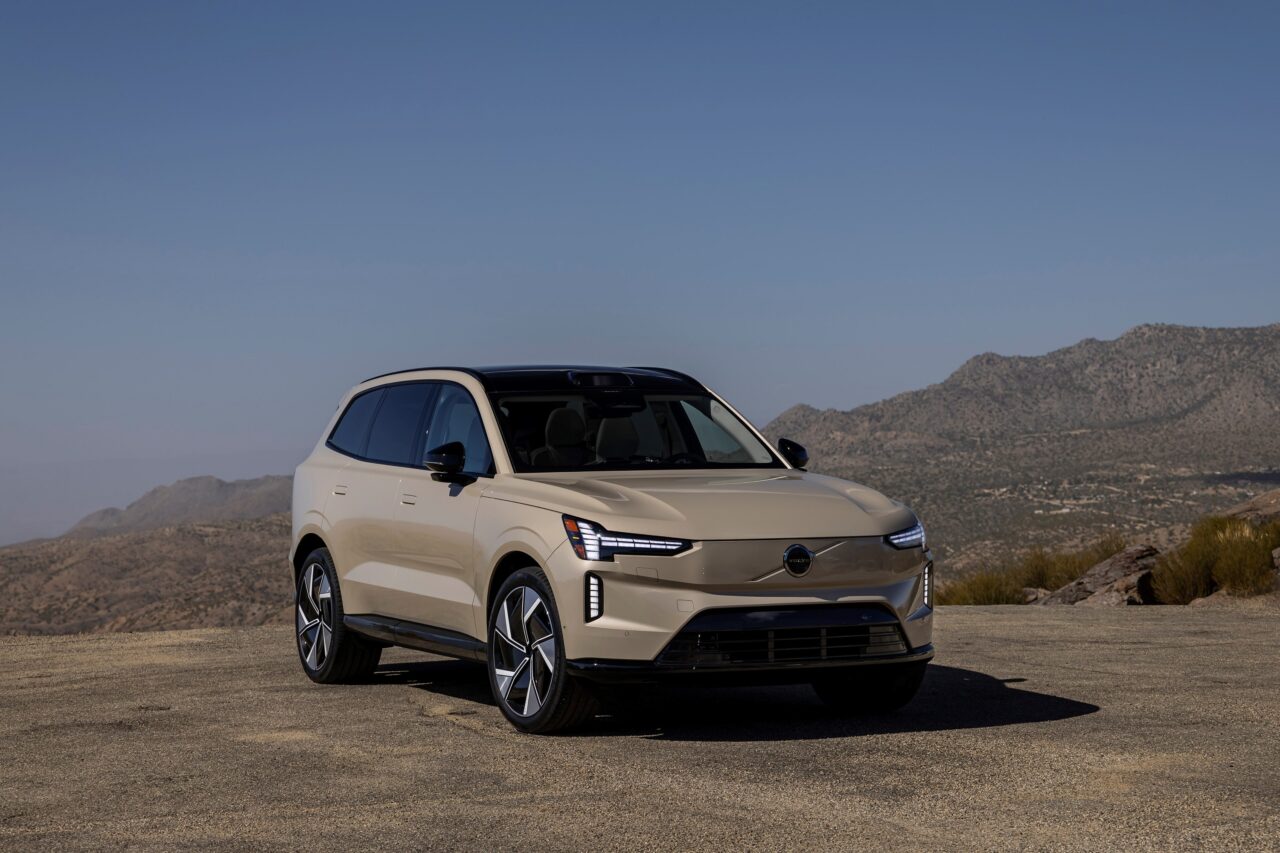Volvo EX90 Sand Dune Exterior