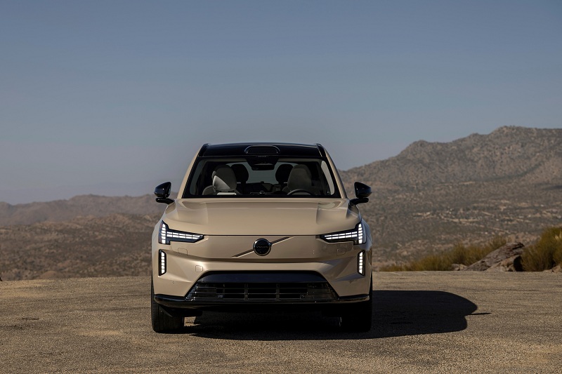 Volvo EX90 Sand Dune Exterior