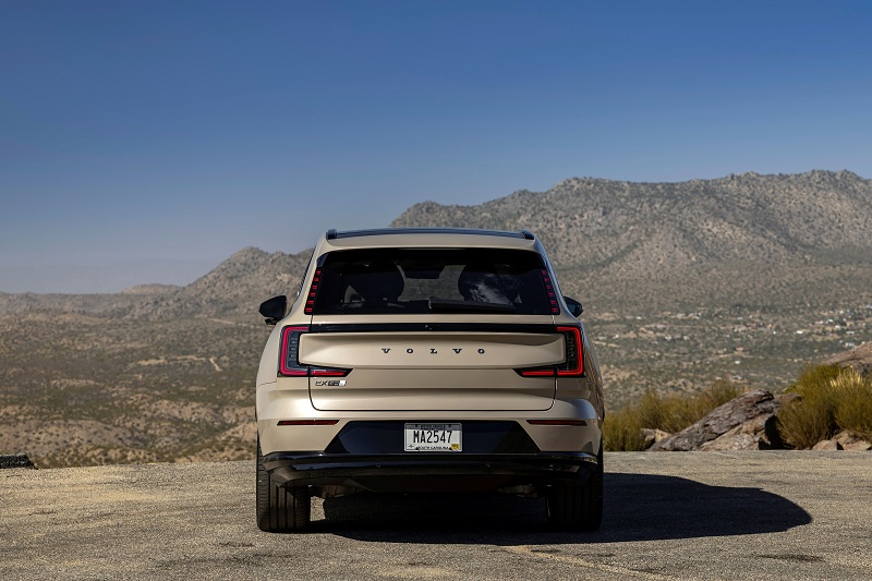 Volvo EX90 Sand Dune Exterior