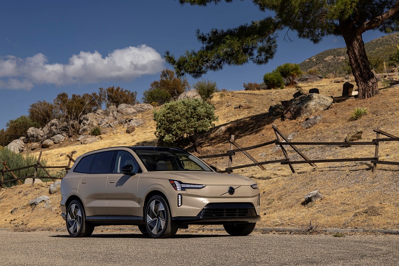 Volvo EX90 Sand Dune Exterior
