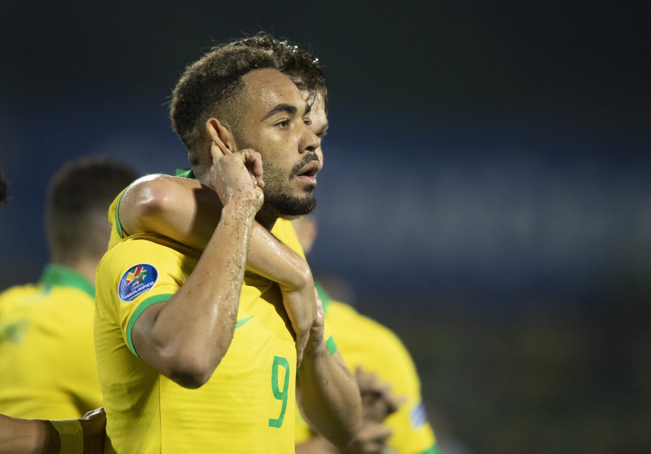 Matheus Cunha comemora gol contra a Argentina, no Pré-Olímpico