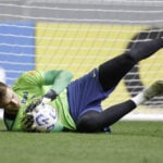 O goleiro Bento, ex-Athletico Paranaense, em treino da seleção brasileira