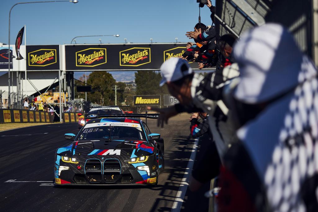 BMW M4 GT3 de Augusto Farfus, Sheldon e Kelvin van der Linde vence em Barthurst