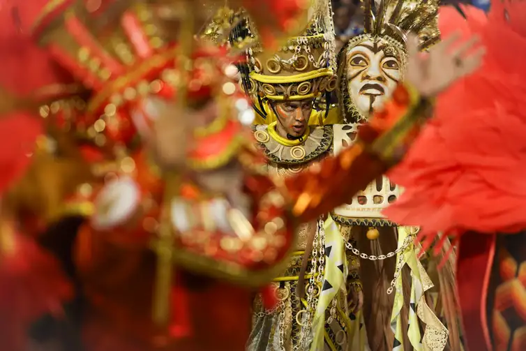 Unidos de Padre Miguel abre os desfiles de carnaval do grupo Especial na Marquês de Sapucaí