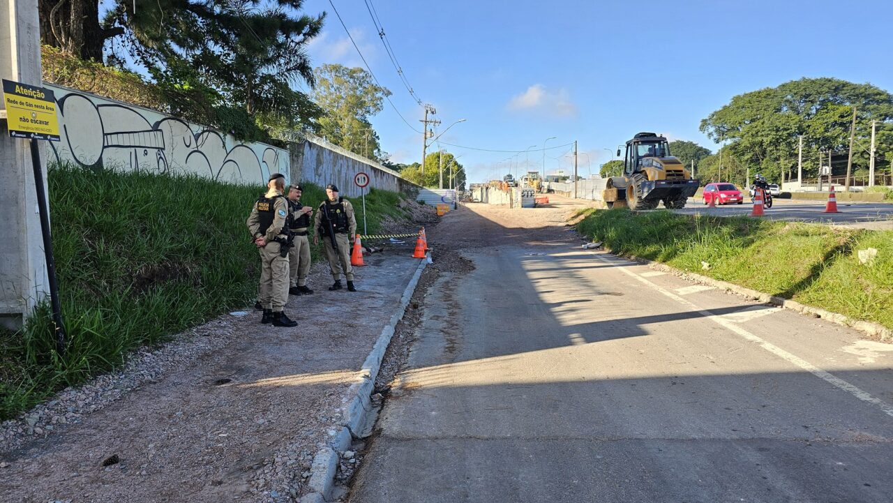 Crime1Corpo encontrado na Marginal da Linha Verde