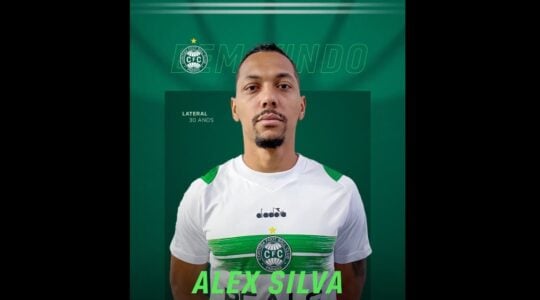 O lateral-direito Alex Silva no Coritiba
