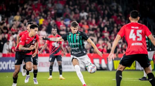 Matheus Moraes, do Maringá, enfrenta o Athletico