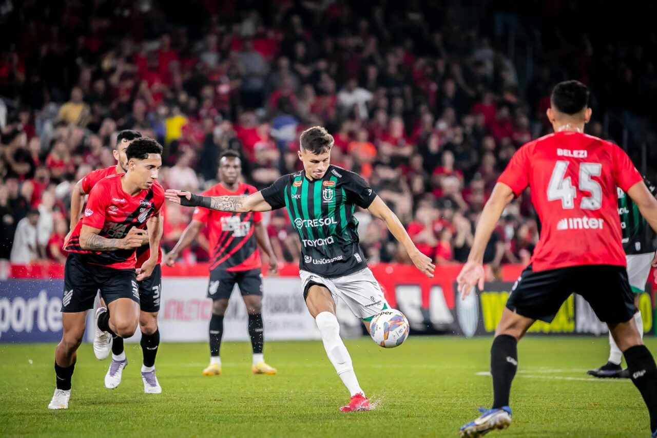 Matheus Moraes, do Maringá, enfrenta o Athletico