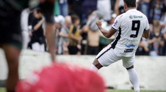O atacante Vinicius Mingotti, do Operário: na mira do Athletico
