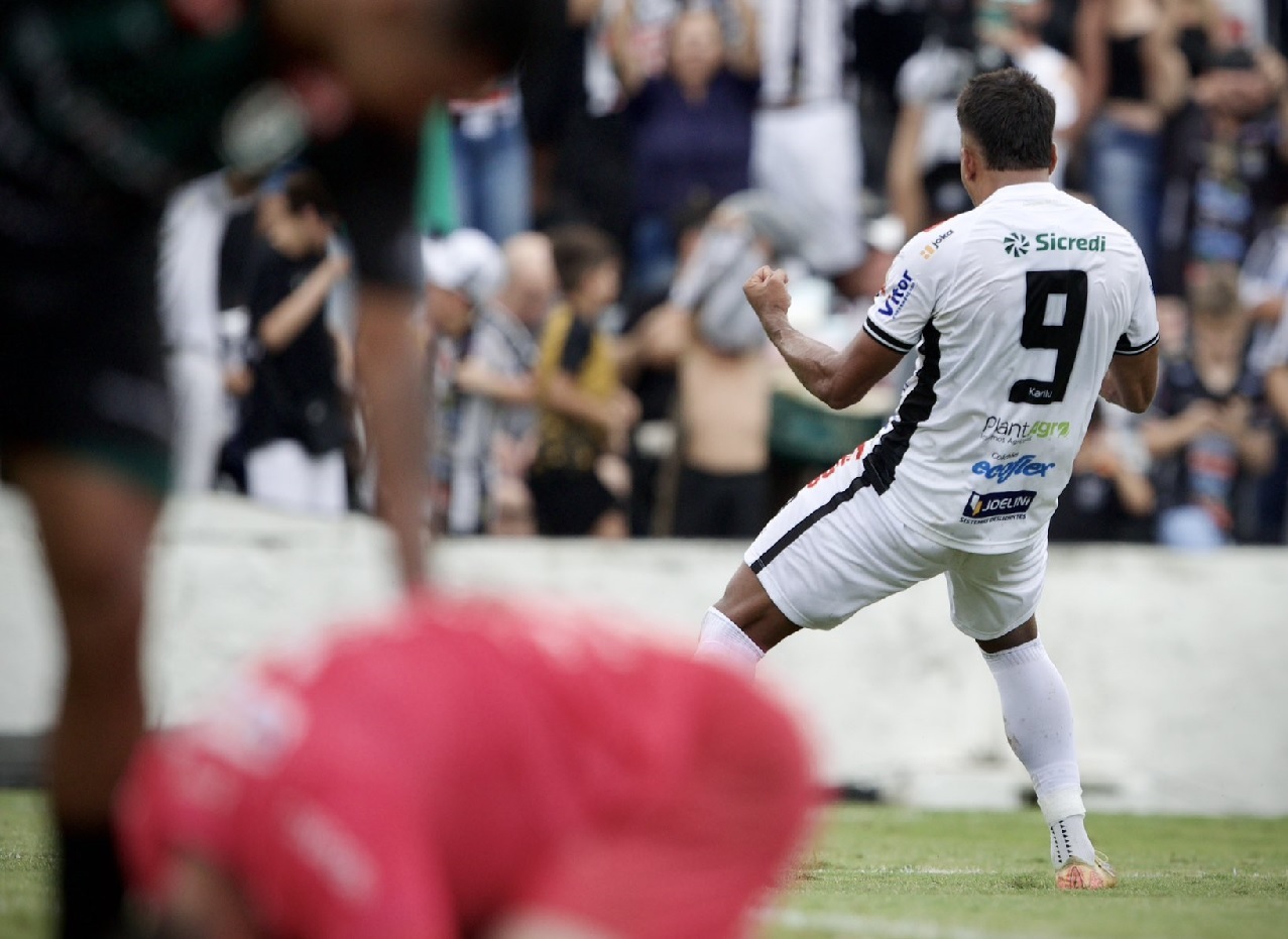 O atacante Vinicius Mingotti, do Operário: na mira do Athletico