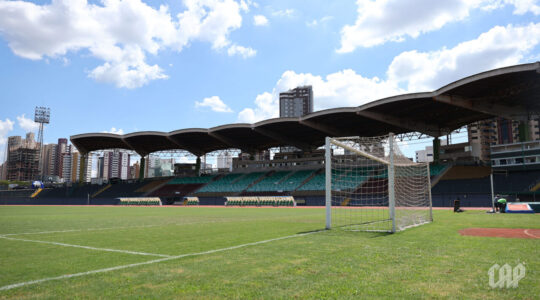O estádio Willie Davids, em Maringá: palco de Maringá x Athletico