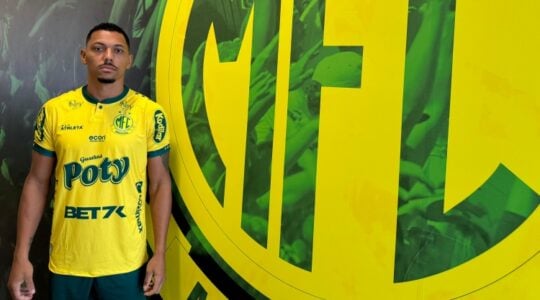 O lateral-direito Alex Silva na chegada ao Mirassol: na mira do Coritiba