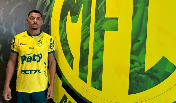 O lateral-direito Alex Silva na chegada ao Mirassol: na mira do Coritiba