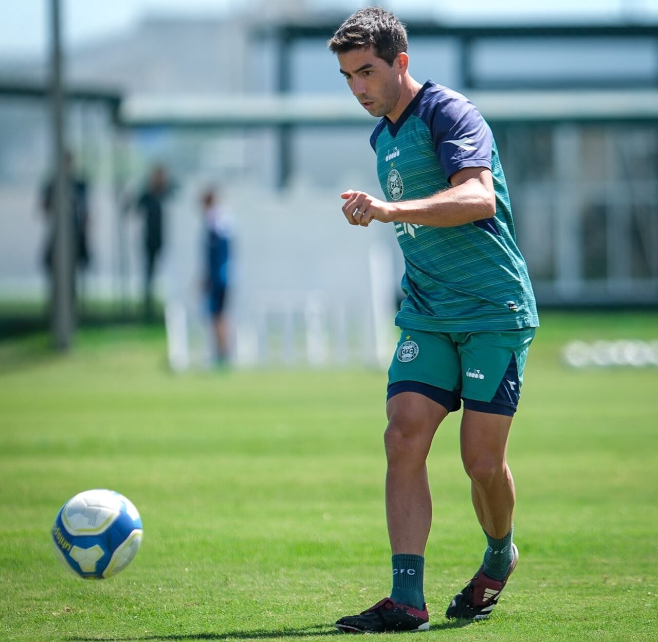 O meio-campista uruguaio Carlos De Pena, em treino do Coritiba