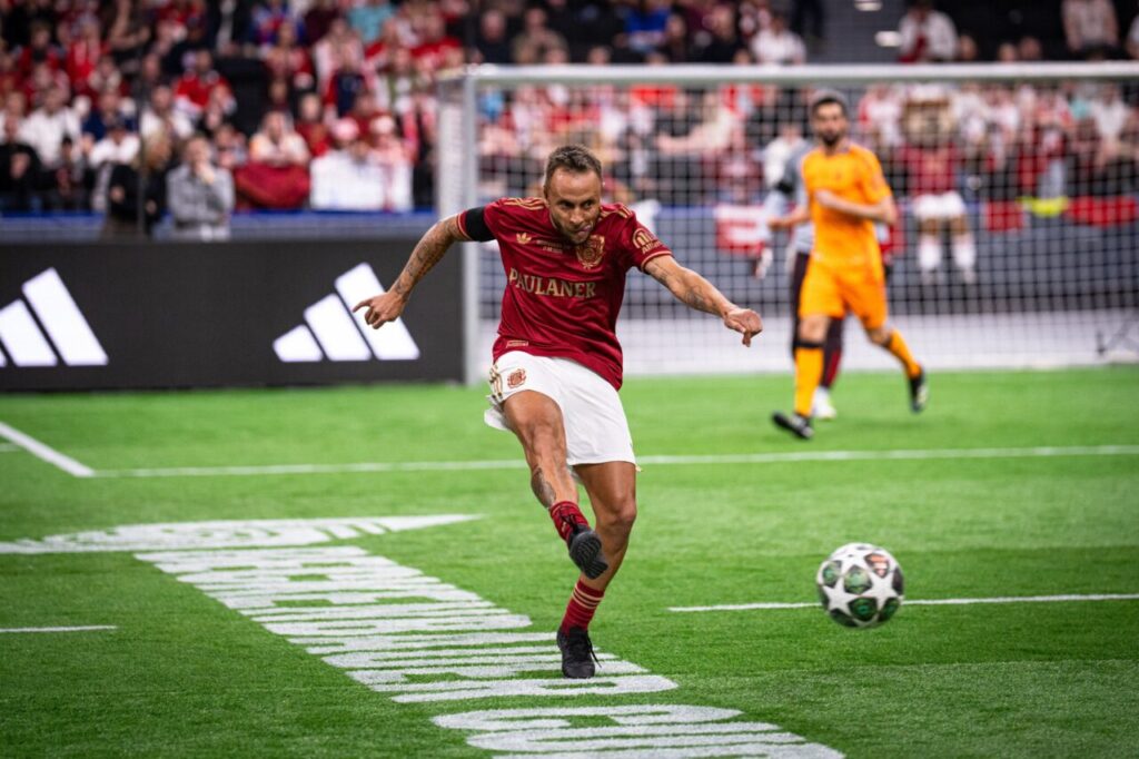 Rafinha em ação pelo Bayern de Munique