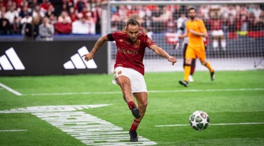 Rafinha em ação pelo Bayern de Munique