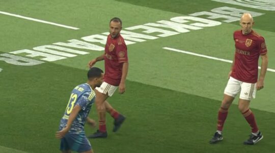 Rafinha e Robben em ação pelo Bayern de Munique na Beckenbauer Cup