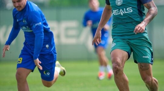 O volante Wallisson, do Coritiba, enfrenta o Patriotas