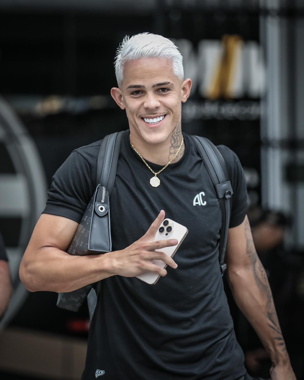 O volante Wallisson: na mira do Coritiba