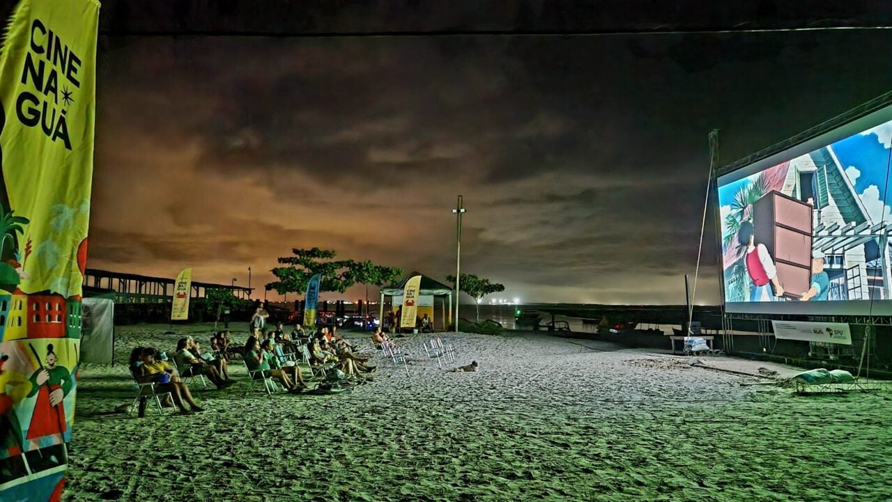Exibições de clássicos do cinema na Praia do Trapiche, na Ilha do Meio, pelo Cinenaguá em 2024 – Cred Felipe Almeida, TIPMIDIA