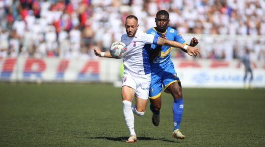 Diego Tavares em ação pelo Paraná Clube