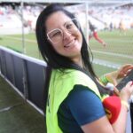 A jornalista Monique Vilela. Dia das Mulheres na Ligga Arena: Athletico x Azuriz