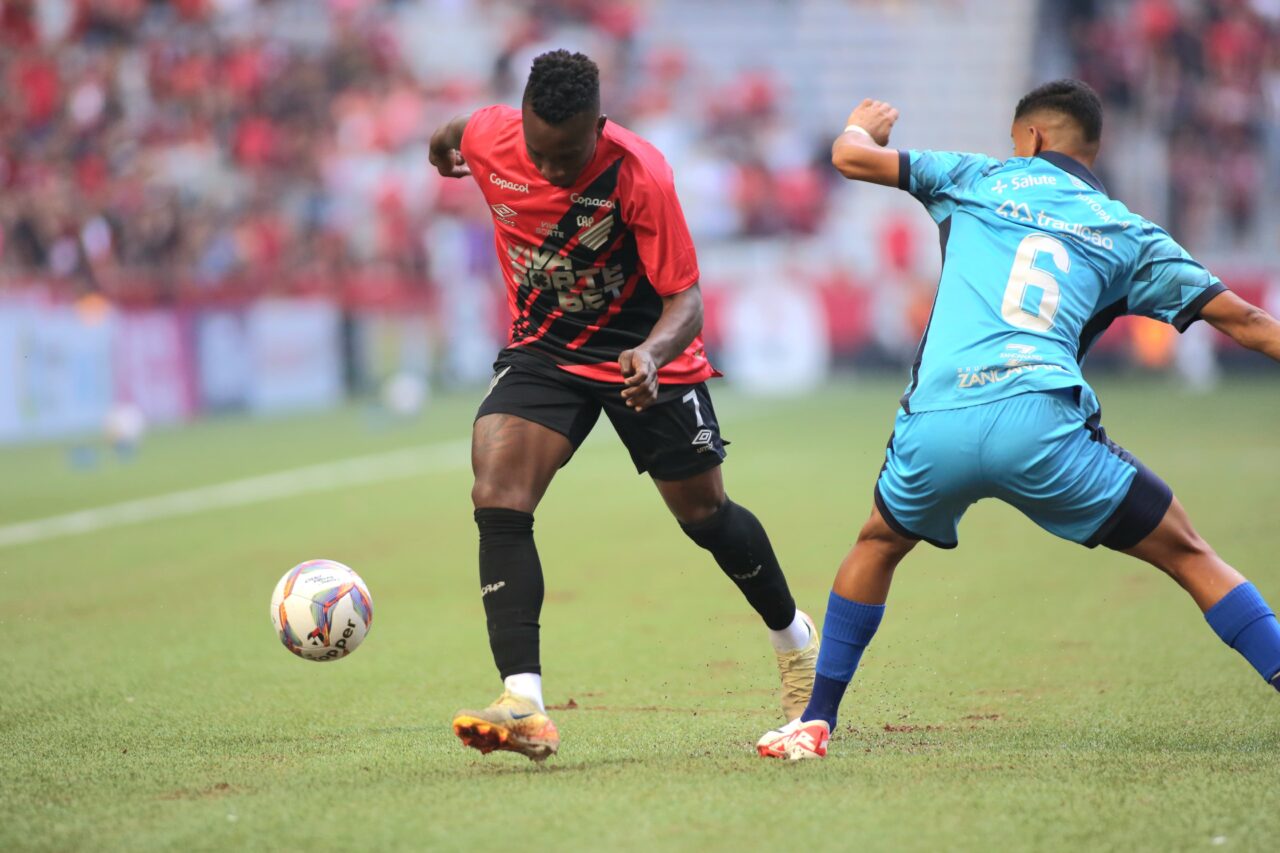 Kevin Velasco, em Athletico x Azuriz, na Ligga Arena
