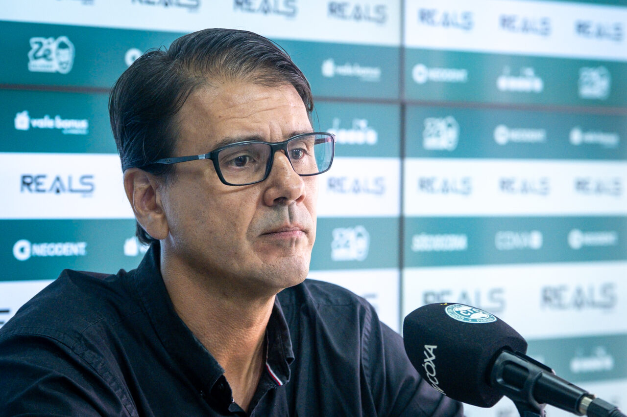 O executivo de futebol do Coritiba, Jorge Andrade, em entrevista coletiva