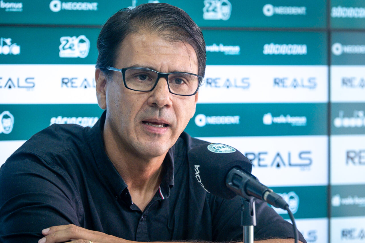 O executivo de futebol do Coritiba, Jorge Andrade, em entrevista coletiva