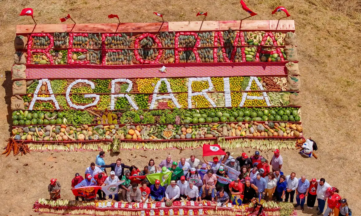 Lula e a reforma agrária: alimentos