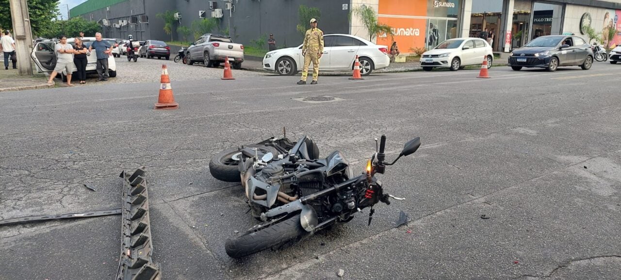 Moto destruída