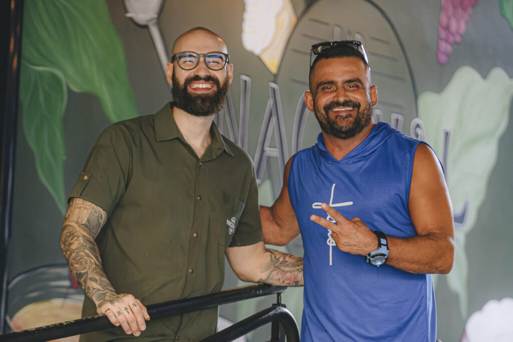 Os socios do Bar, Joao Gabriel Nunes e Luis Eduardo Motta na degustacao – foto Xuulioo