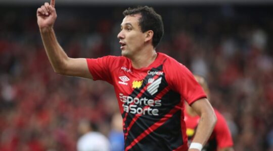Pablo comemora gol do Athletico