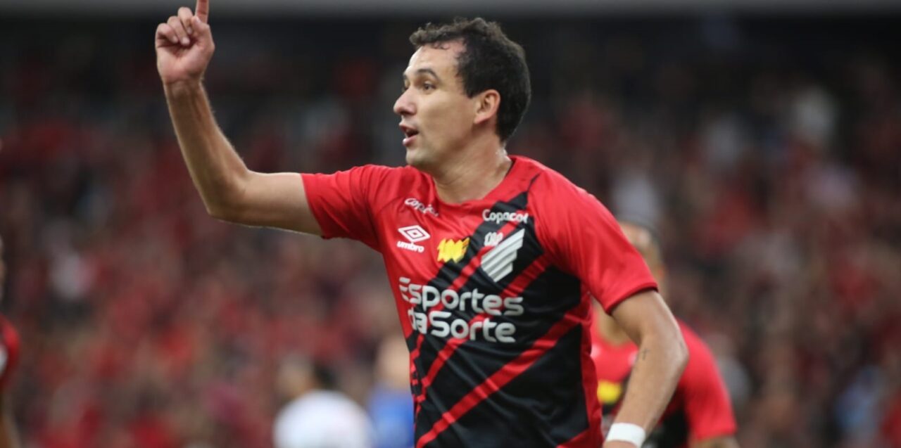 Pablo comemora gol do Athletico