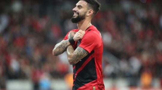 O centroavante uruguaio Gonzalo Mastriani, do Athletico Paranaense
