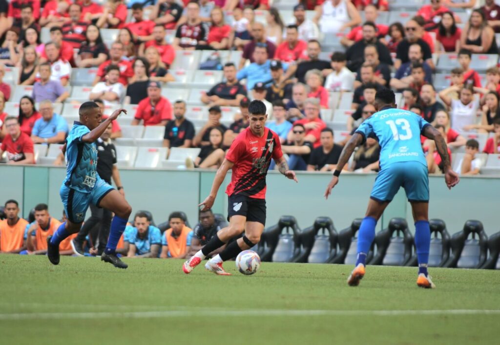 Zapelli, do Athletico, enfrenta o Azuriz
