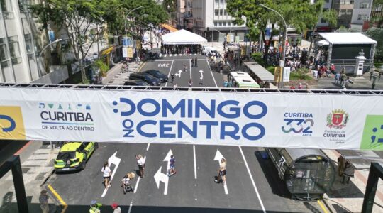 domingo no centro com ciclofaixa