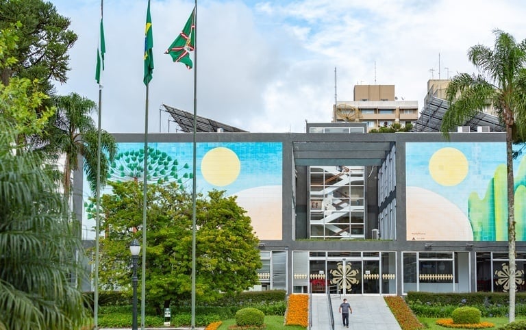 prefeitura curitiba câmara superávit