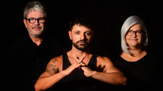 thumbnail-Mostra-Surda—OctavioCamargo-JonatasMedeiros-eRafaelaHoebel-Iliadahomero-FotoGilsonCamargo
