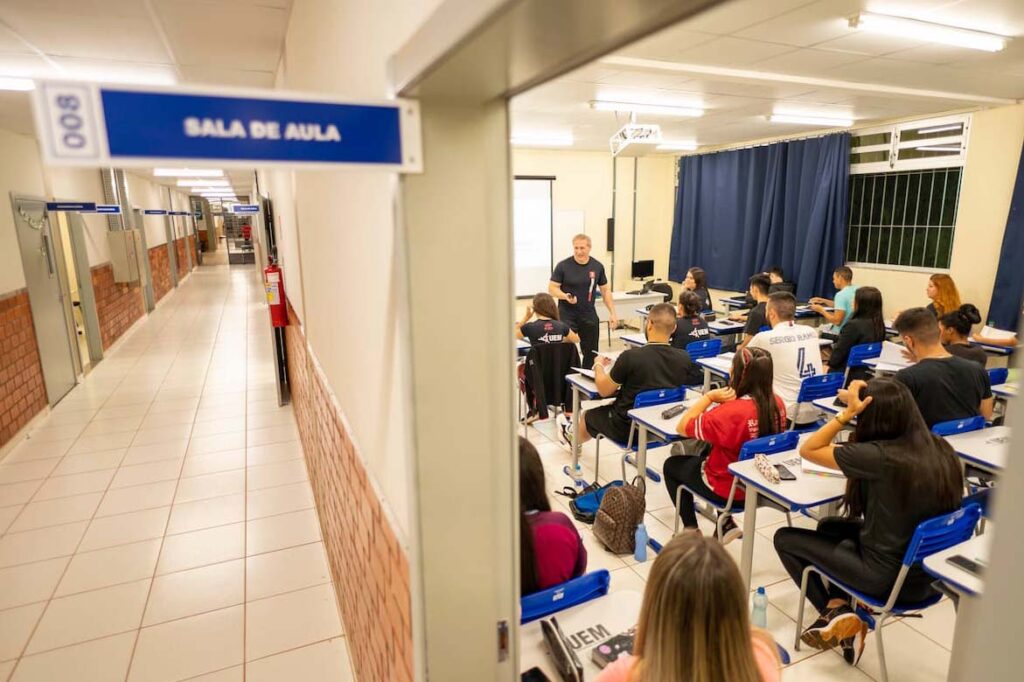 uem contrata