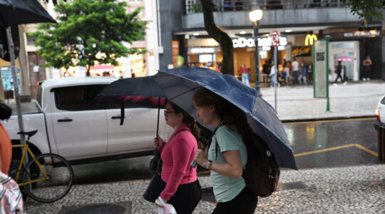 CHUVA EM CURITIBA
