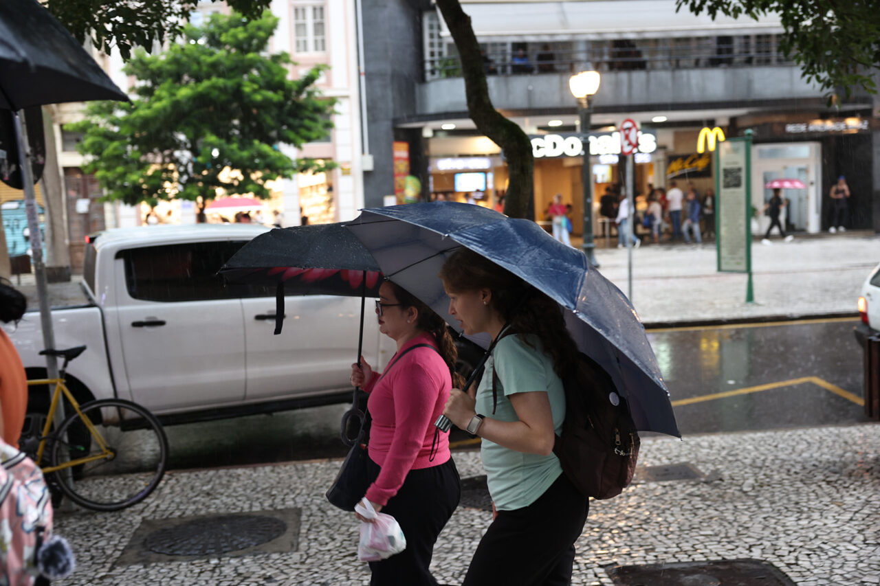 CHUVA EM CURITIBA