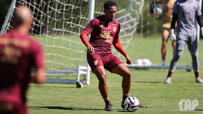 O zagueiro Habrãao, em treino do Athletico Paranaense