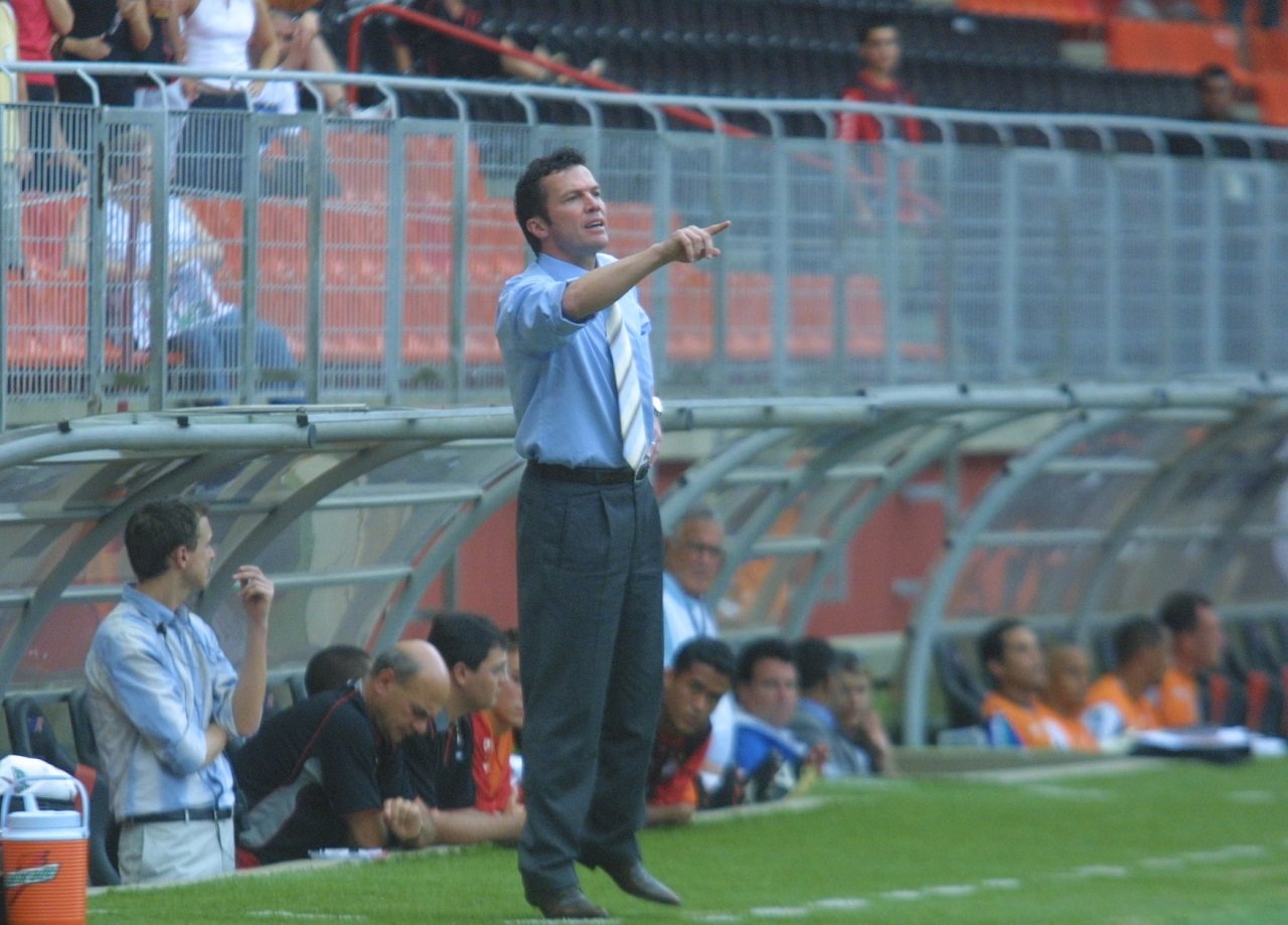 O técnico Lothar Matthaus na Arena, em jogo do Athletico Paranaense, em 2006